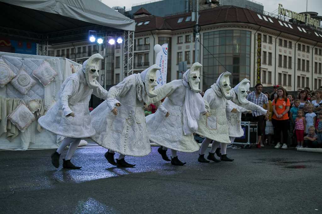 Фестиваль уличных театров «флюгер»