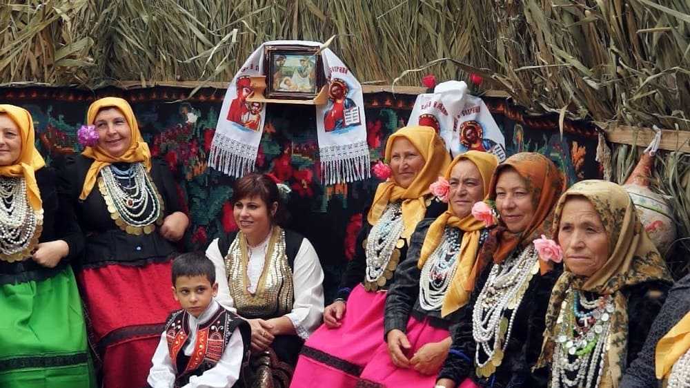 Гагауз это национальность. Гагаузы и молдаване. Нация Гагауз. Народности Молдавии гагаузы. Молдавия нация гагаузы.